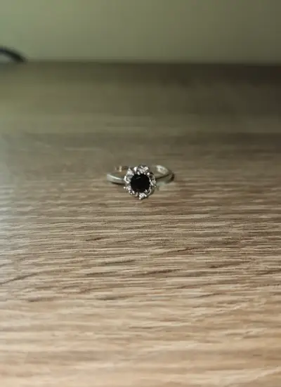 Anillo de plata con piedra negra - miniatura 3