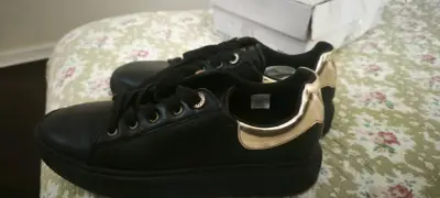 Zapatillas marca Guess  de mujer - miniatura 1