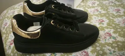 Zapatillas marca Guess  de mujer - miniatura 3