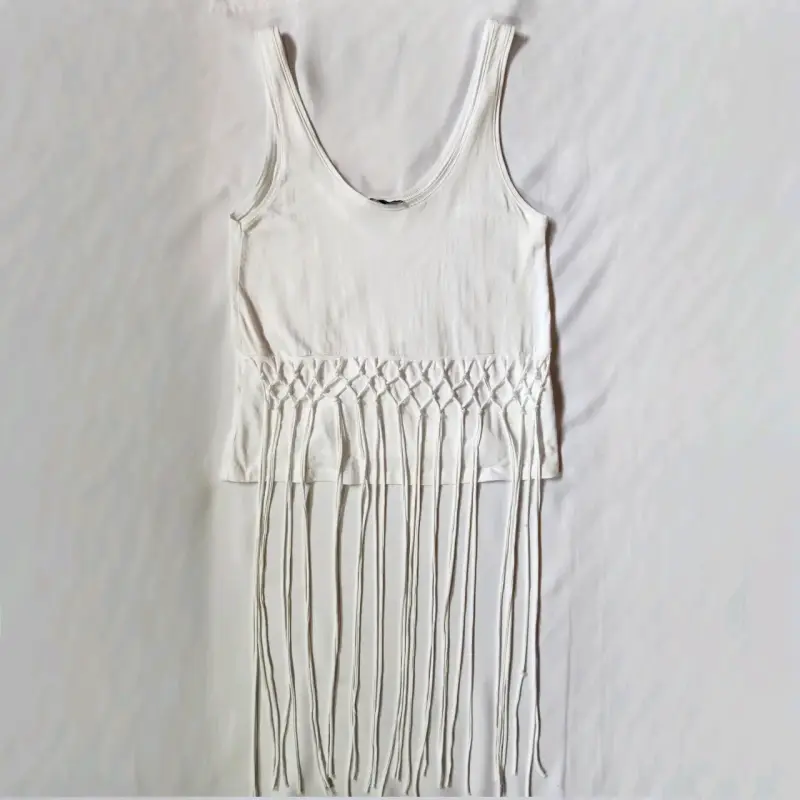 Top blanco con flecos - 1
