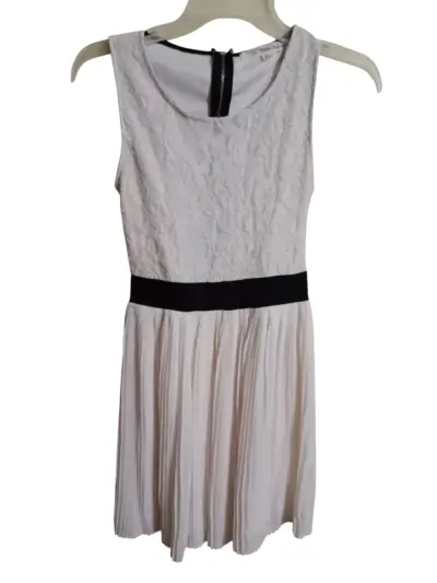 Vestido blanco y negro elegante - miniatura 1