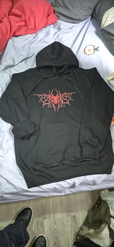 Polerón negro con diseño de araña - miniatura 1
