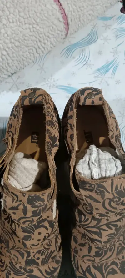 Zapatos con diseño floral marrón - miniatura 2