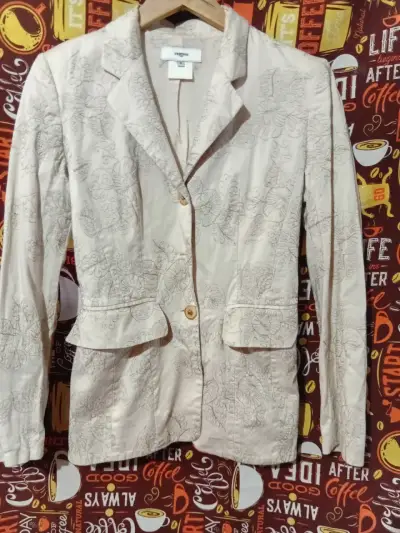 Parka negra con capucha de pelo - miniatura 4