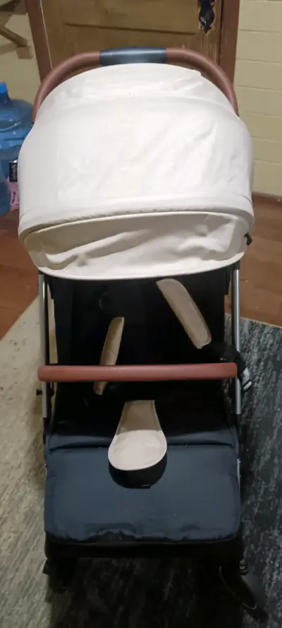 Coche para bebé negro con beige - miniatura 2