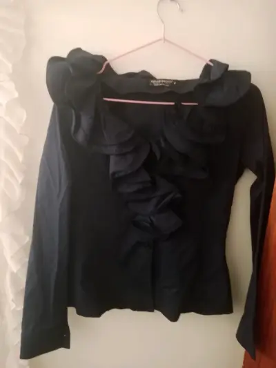Blusa azul marino con volantes elasticada - miniatura 2
