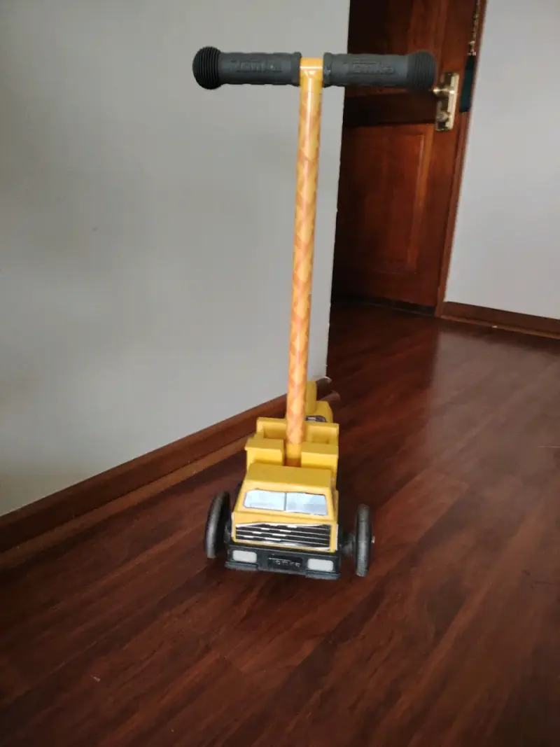 Scooter infantil Tonka amarillo - 2