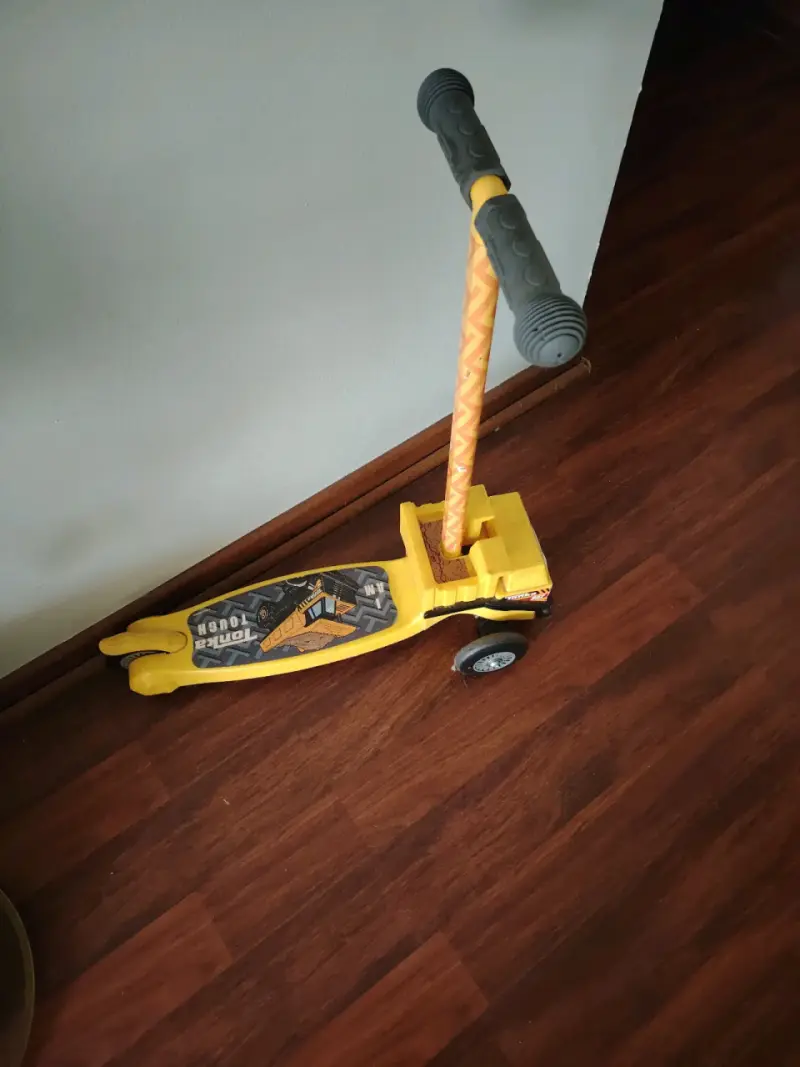 Scooter infantil Tonka amarillo - 3