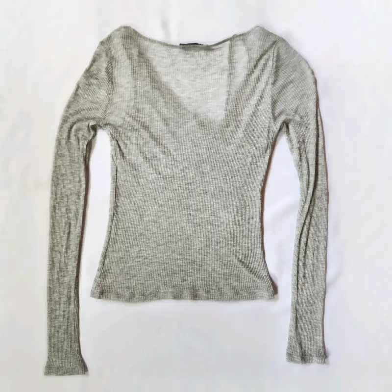 Polera gris de manga larga - 1