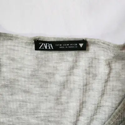 Polera gris de manga larga - miniatura 3