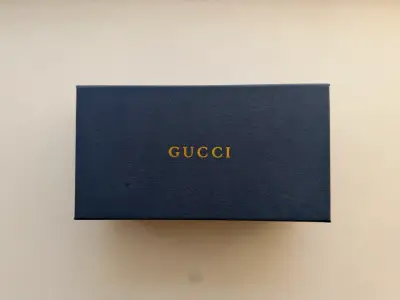 Gafas de sol Gucci con estuche - miniatura 2