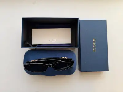 Gafas de sol Gucci con estuche - miniatura 3