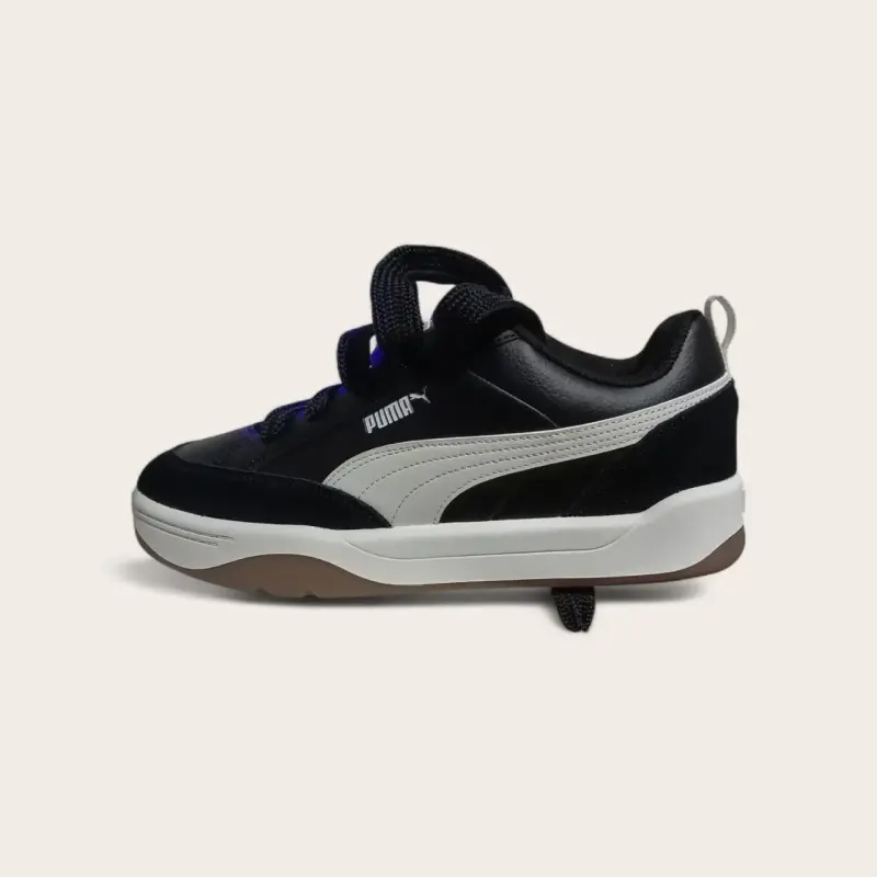 Zapatillas deportivas negras y blancas - 1