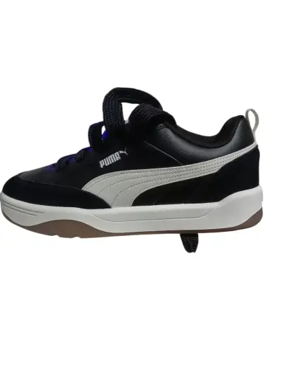 Zapatillas deportivas negras y blancas - miniatura 2