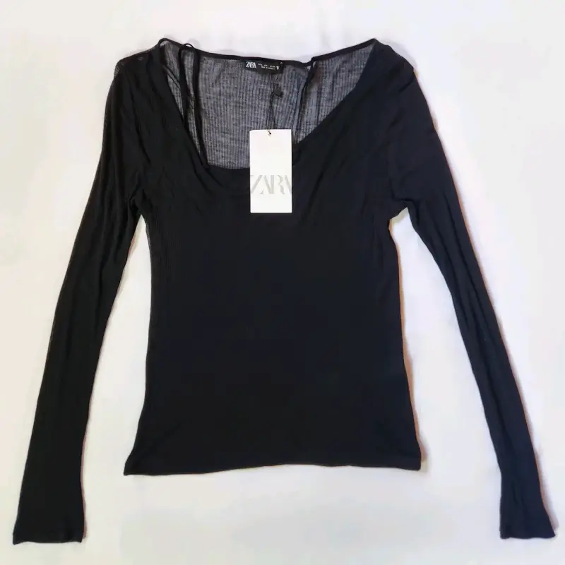 Polera negra de manga larga - 1