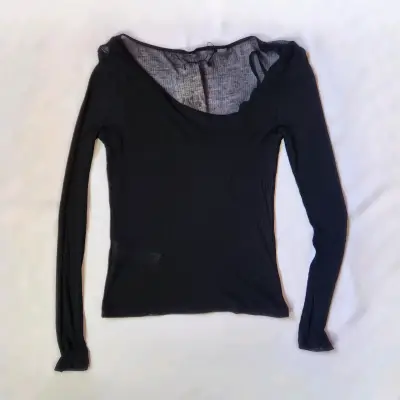 Polera negra de manga larga - miniatura 2