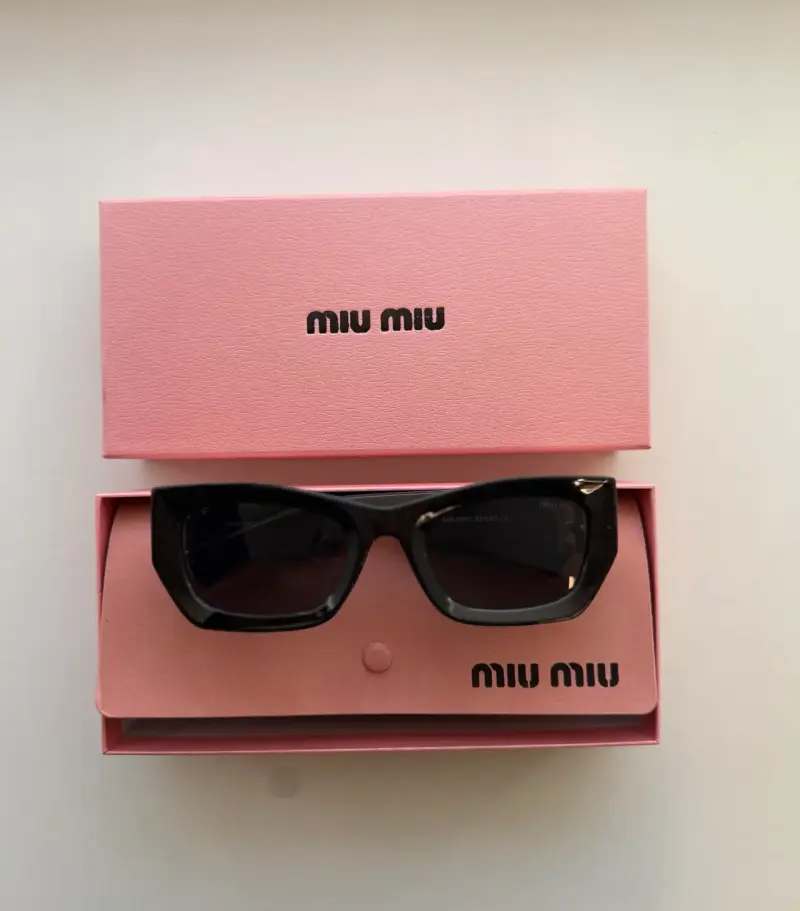 Gafas de sol Miu Miu negras - 1