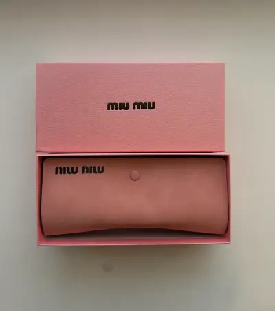 Gafas de sol Miu Miu negras - miniatura 2