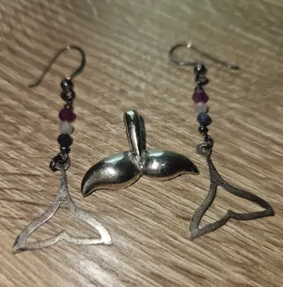 Set colgante y aros cola de ballena - miniatura 3