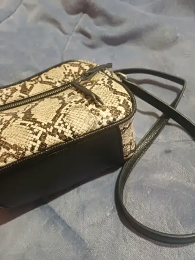 Bolso cruzado estampado serpiente - miniatura 2
