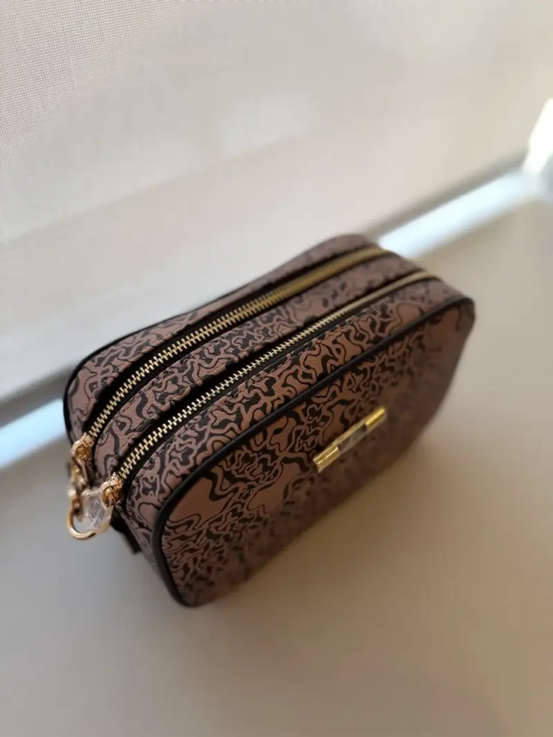 Cartera Tous negro y dorado - 4