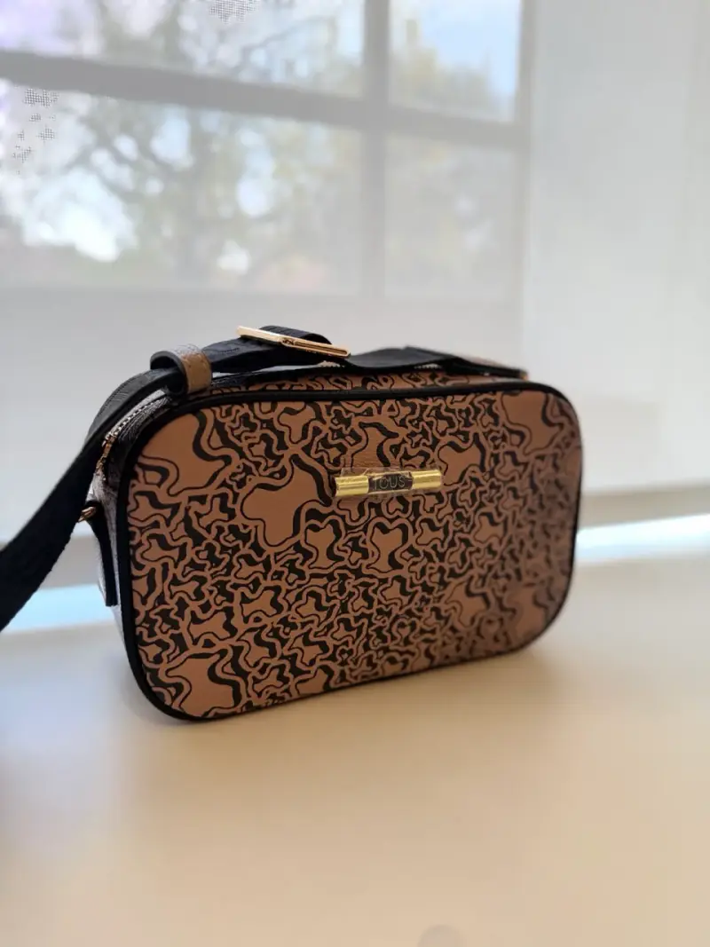 Cartera Tous negro y dorado - 5