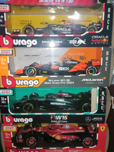 Set de autos de carreras Bburago formula 1 - miniatura 1