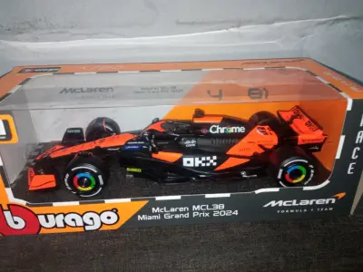 Set de autos de carreras Bburago formula 1 - miniatura 4