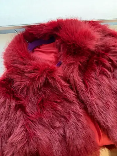 Chaqueta de pelo sintético roja - miniatura 4