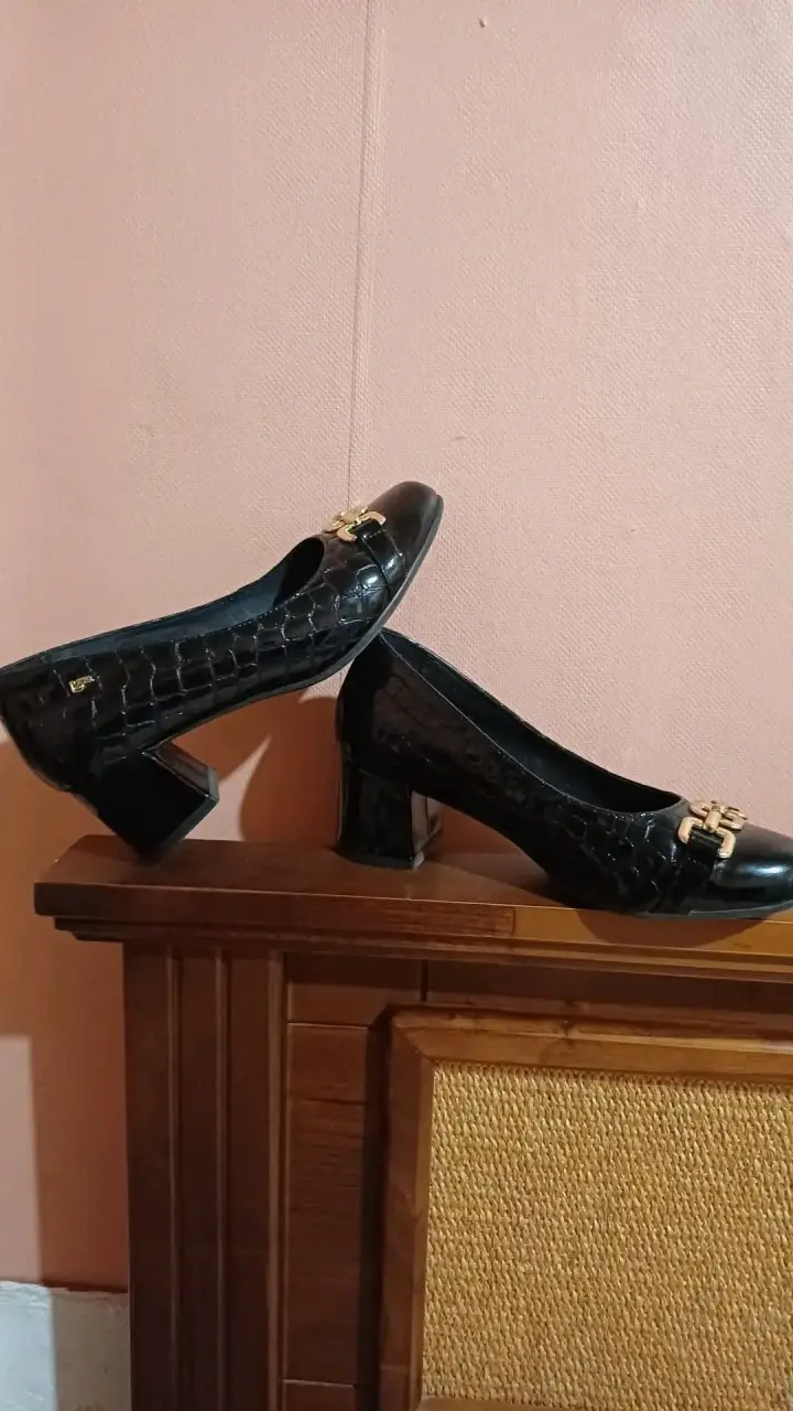 Zapatos negros 16hrs. con tacón talla 36