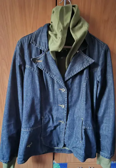 Chaqueta de mezclilla con capucha - miniatura 1
