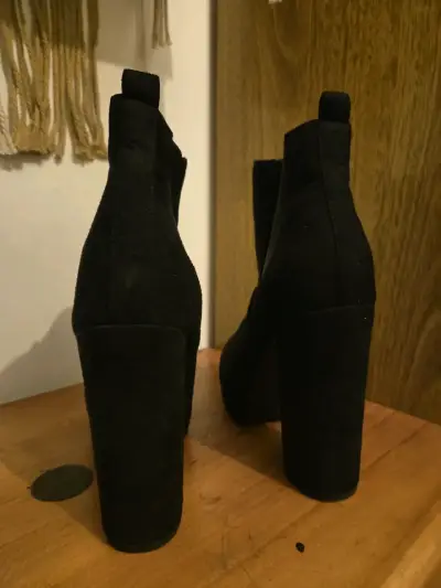 Botines negros con tacón alto - miniatura 2