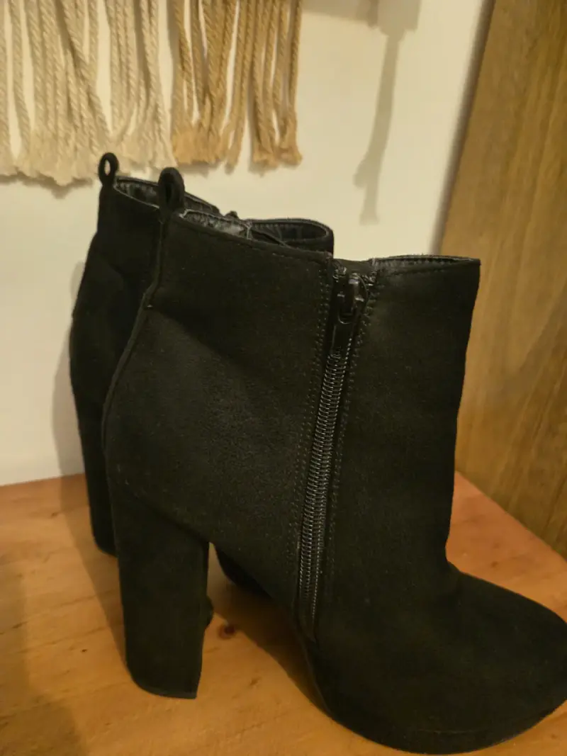 Botines negros con tacón alto - 3