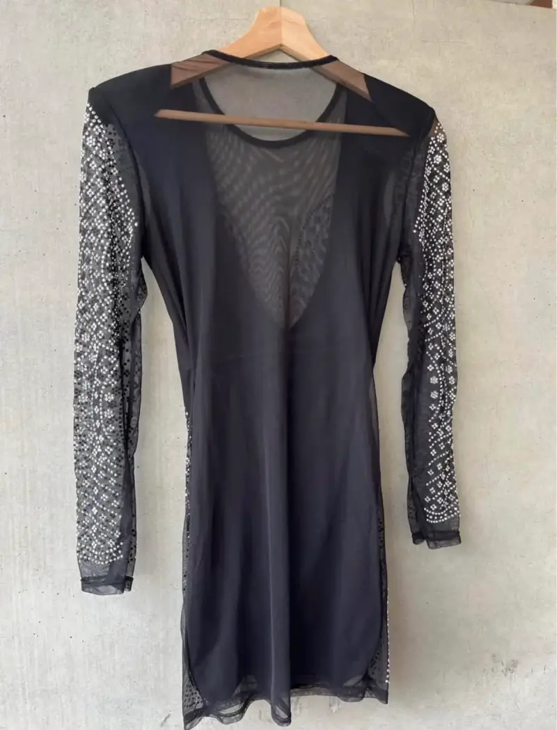 Vestido negro con lentejuelas - 4
