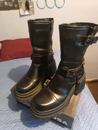 Botas negras - miniatura 1