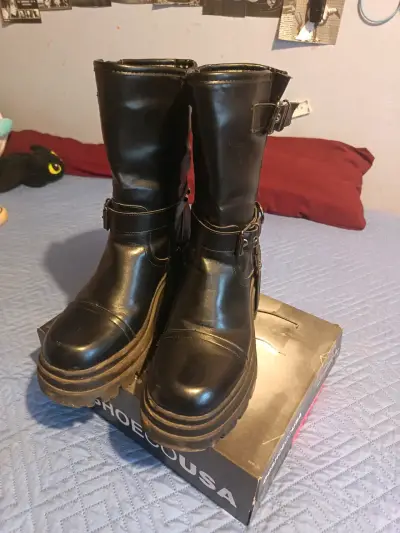 Botas negras - miniatura 4