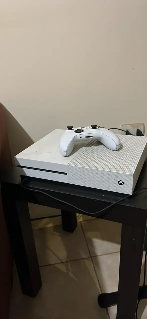 Consola Xbox One con control - 1