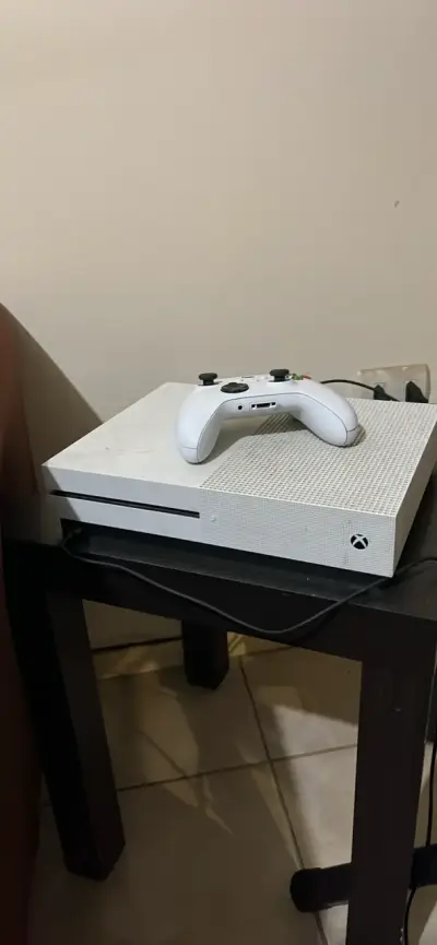 Consola Xbox One con control - miniatura 1