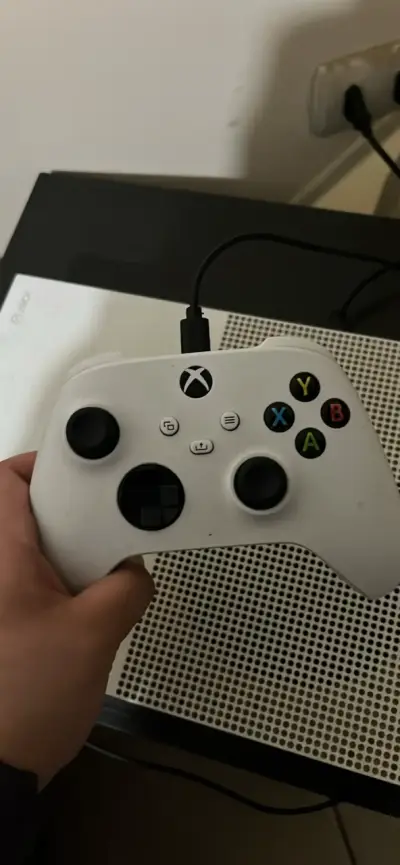 Consola Xbox One con control - miniatura 2