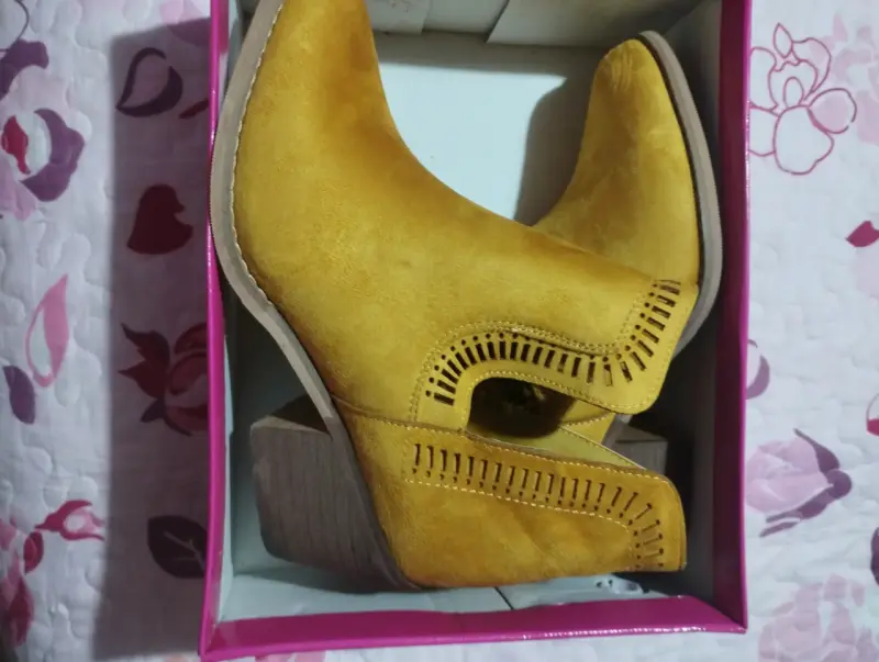Botines amarillos taco medio - 2