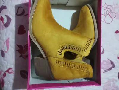 Botines amarillos taco medio - miniatura 2