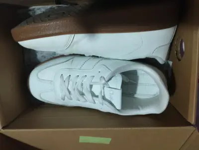 Zapatillas blancas suela café - miniatura 2