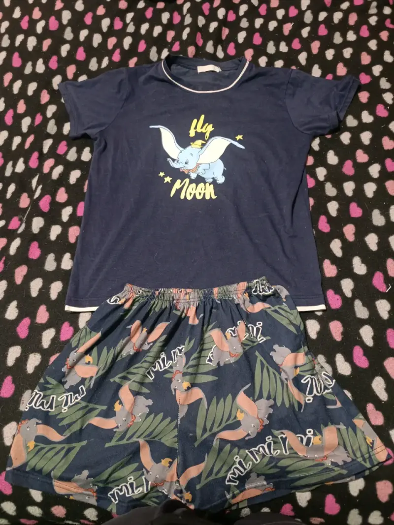 Pijama azul con diseño de Dumbo