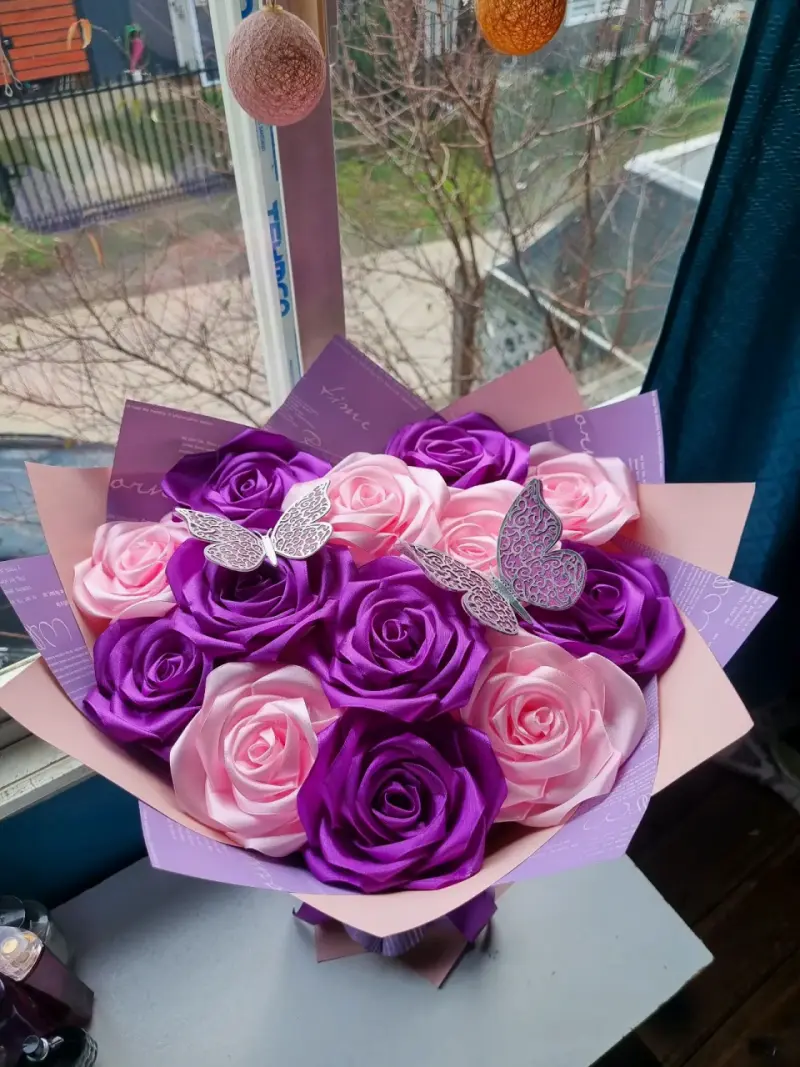 Ramo de flores artificiales rosas y morado - 1