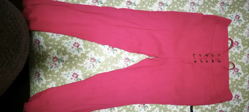 Pantalones fucsia con cordones - 1