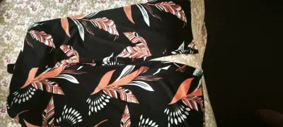 Enterito negro estampado hojas - miniatura 3
