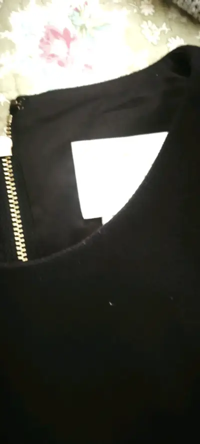 Vestido negro elegante - miniatura 2