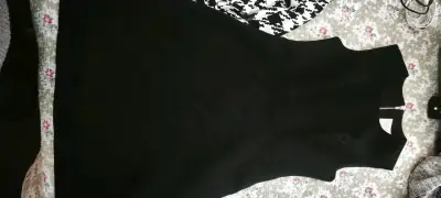 Vestido negro elegante - miniatura 5