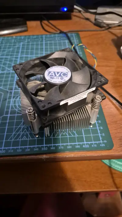 Ventilador CPU con disipador AVC - miniatura 1