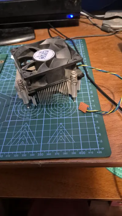 Ventilador CPU con disipador AVC - miniatura 2